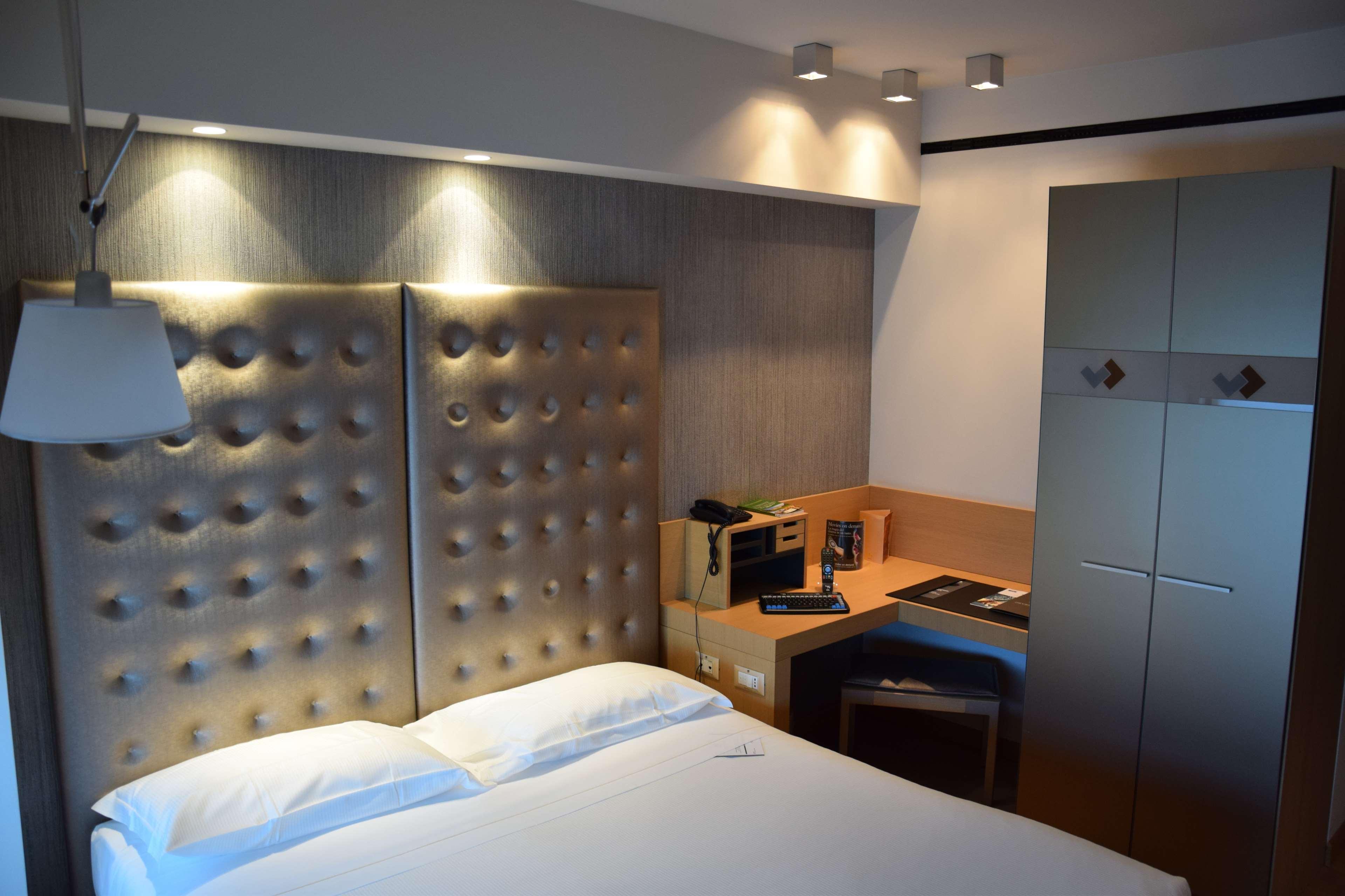 Best Western Plus Atrium Inn & Suites Clarksville Buitenkant foto