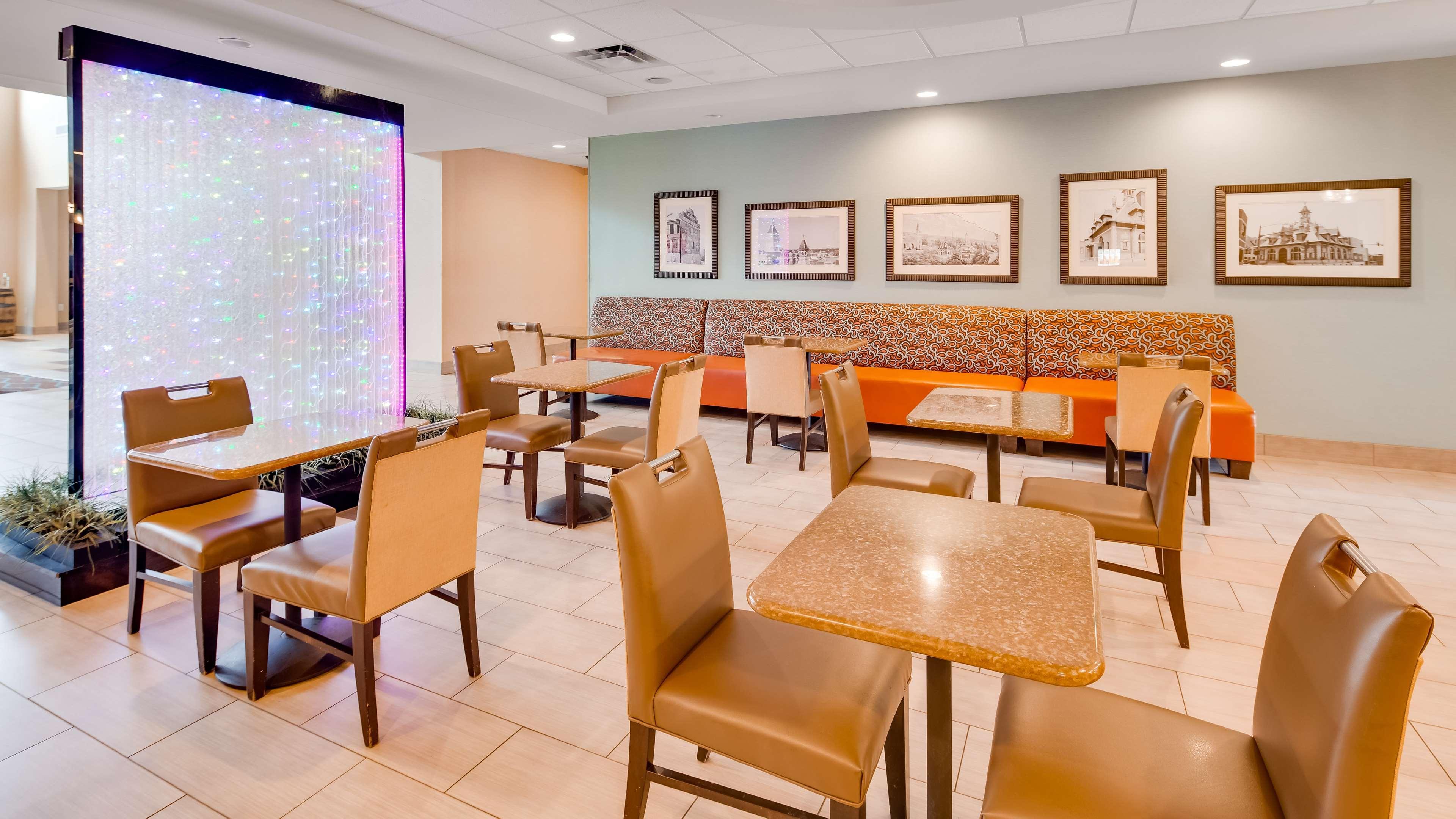Best Western Plus Atrium Inn & Suites Clarksville Buitenkant foto