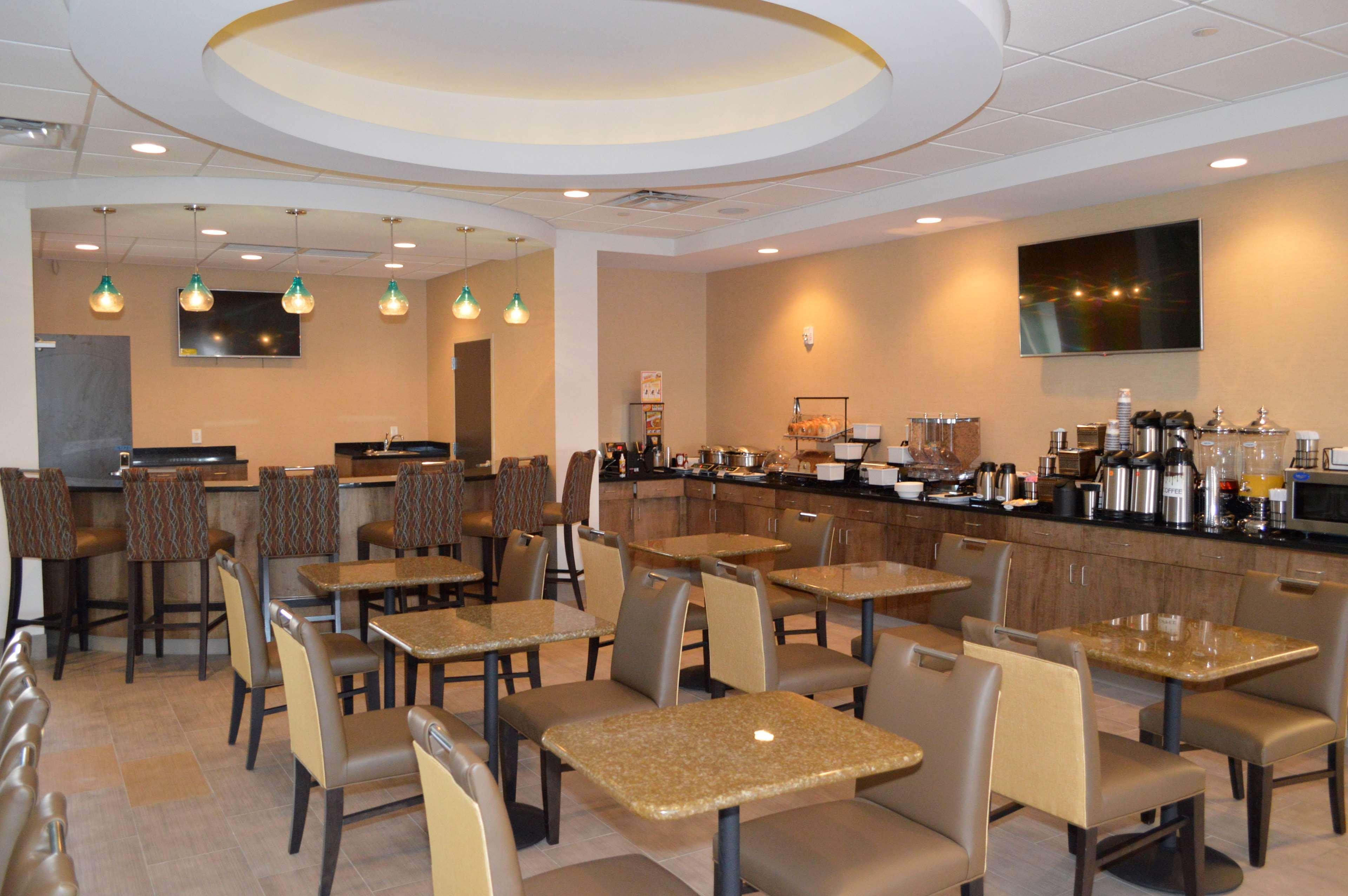 Best Western Plus Atrium Inn & Suites Clarksville Buitenkant foto